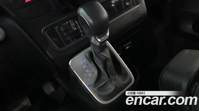 Hyundai Staria 2023 thumb 9