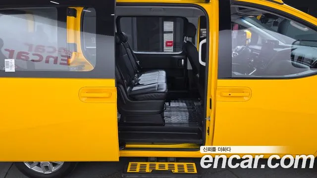 Hyundai Staria 2023 thumb 11
