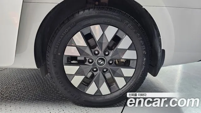 Hyundai Staria 2024 thumb 5