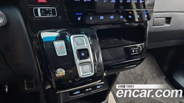 Hyundai Staria 2024 thumb 9