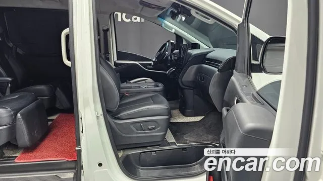 Hyundai Staria 2024 thumb 11