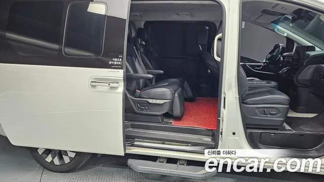 Hyundai Staria 2024 thumb 12