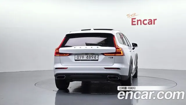 Volvo V60 2019 thumb 3