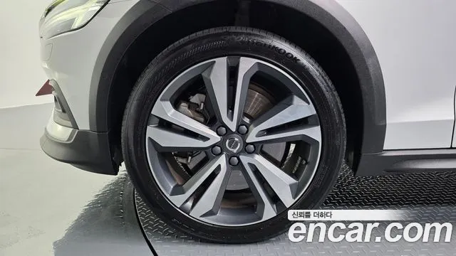 Volvo V60 2019 thumb 4