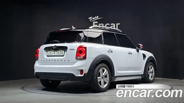 MINI Countryman 2019 thumb 2