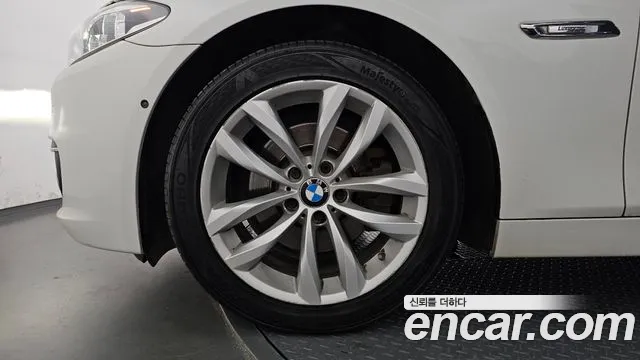 BMW 5-Series 2016 thumb 5
