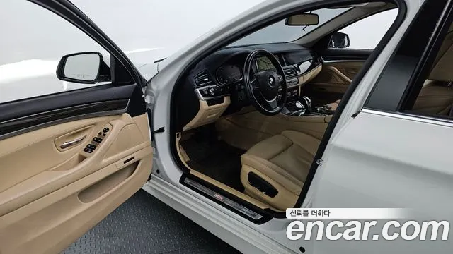 BMW 5-Series 2016 thumb 10