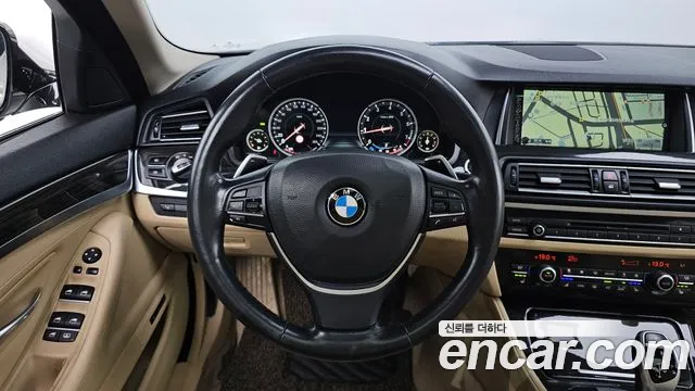 BMW 5-Series 2016 thumb 12