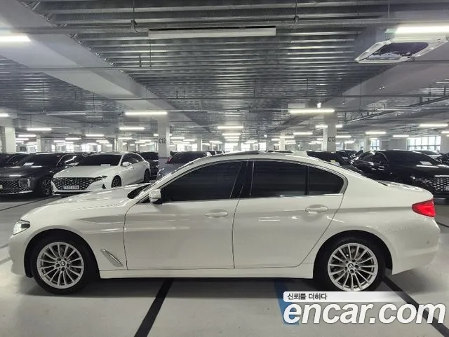 BMW 5-Series 2020 thumb 5