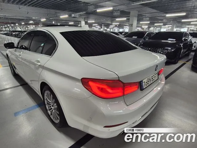 BMW 5-Series 2020 thumb 8