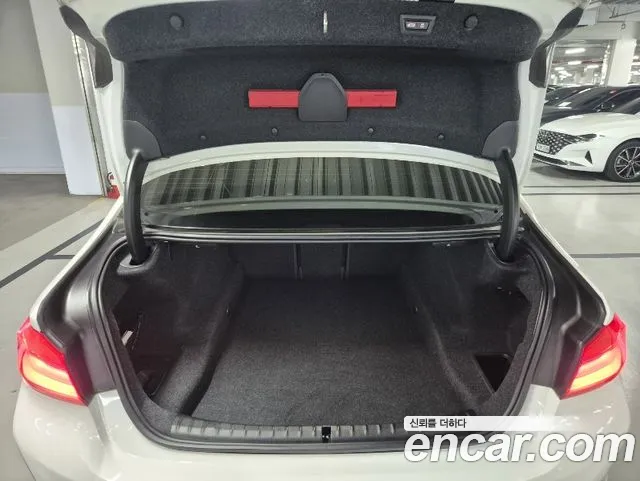 BMW 5-Series 2020 thumb 9