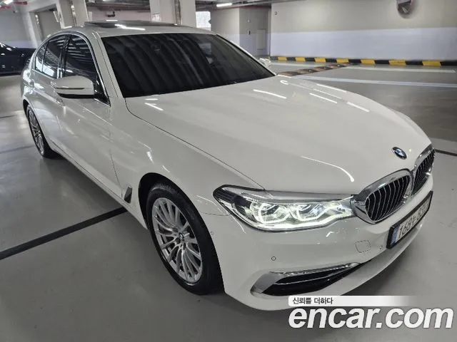 BMW 5-Series 2020 thumb 11