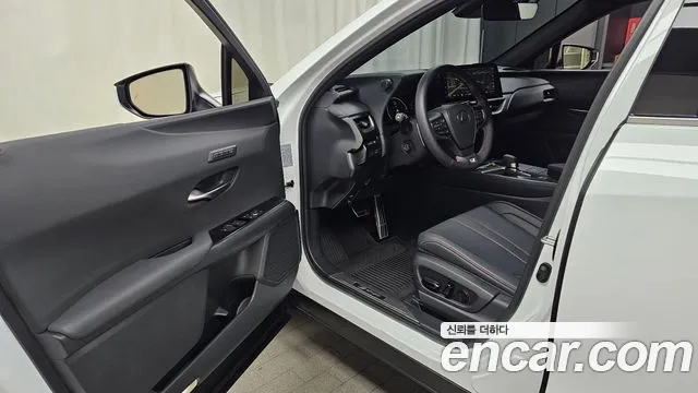 Lexus UX 2025 thumb 9