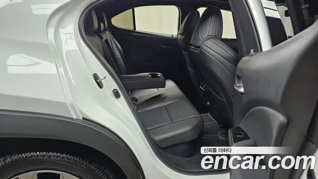 Lexus UX 2025 thumb 10