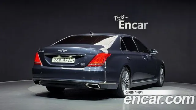 Genesis G90 2016 thumb 2