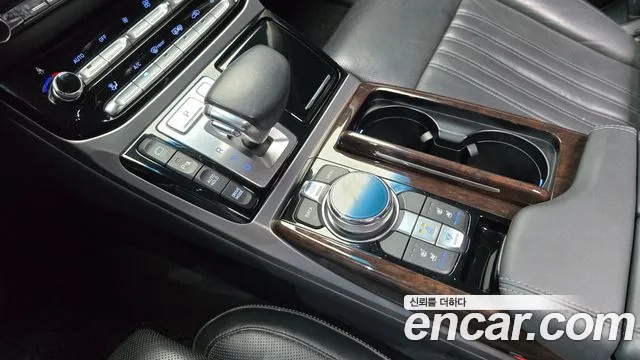 Genesis G90 2016 thumb 9