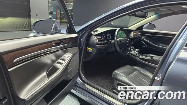 Genesis G90 2016 thumb 10