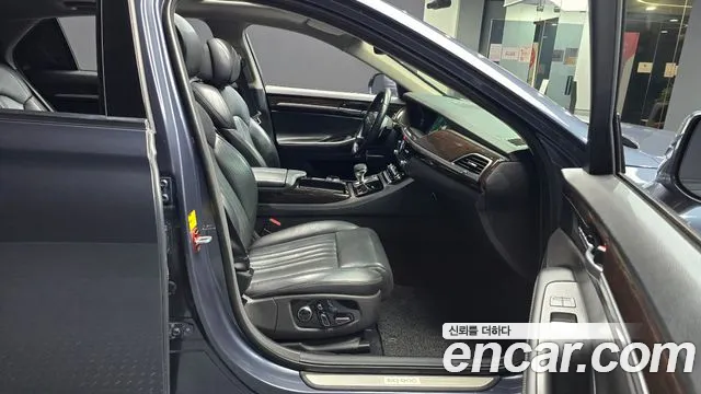 Genesis G90 2016 thumb 11