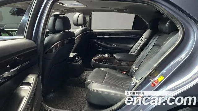 Genesis G90 2016 thumb 12