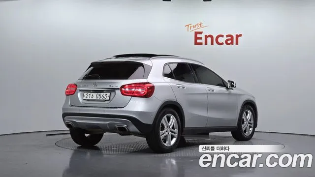 Mercedes-Benz GLA 2016 thumb 2