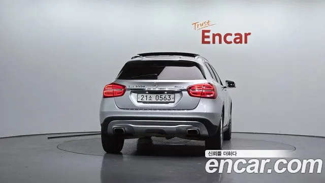 Mercedes-Benz GLA 2016 thumb 4
