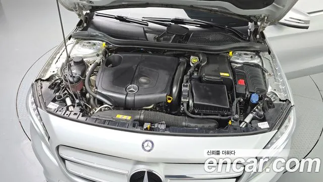 Mercedes-Benz GLA 2016 thumb 6