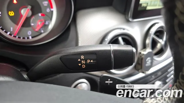Mercedes-Benz GLA 2016 thumb 9