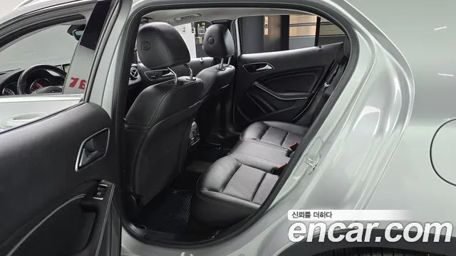 Mercedes-Benz GLA 2016 thumb 11
