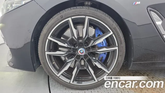BMW 8-Series 2022 thumb 5