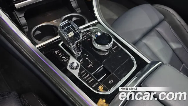 BMW 8-Series 2022 thumb 9