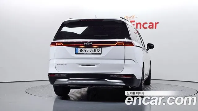 Kia Carnival 2023 thumb 4