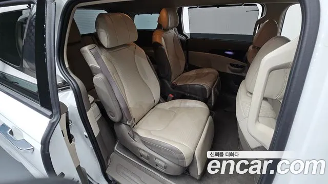 Kia Carnival 2023 thumb 11