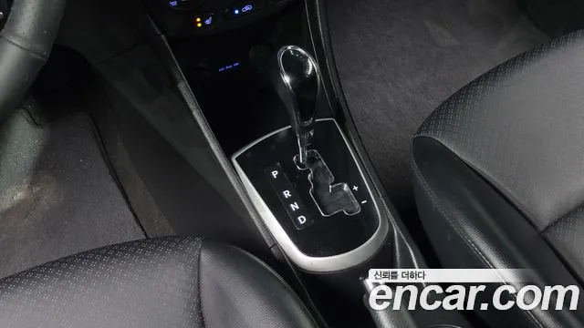 Hyundai Accent 2012 thumb 9