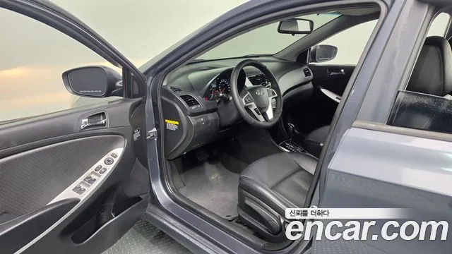 Hyundai Accent 2012 thumb 10