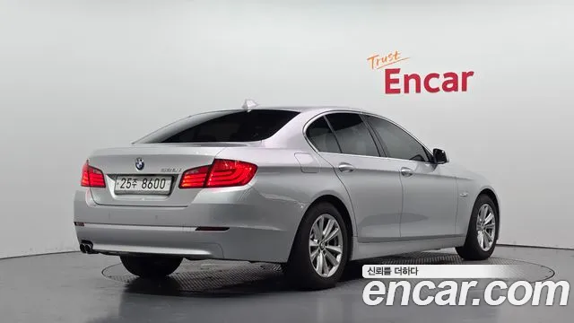 BMW 5-Series 2011 thumb 2