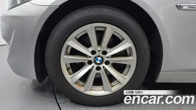 BMW 5-Series 2011 thumb 5