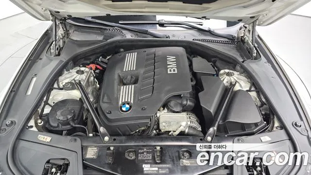 BMW 5-Series 2011 thumb 6