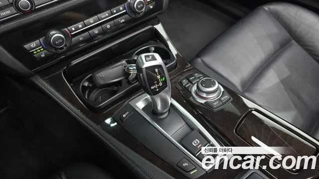 BMW 5-Series 2011 thumb 9