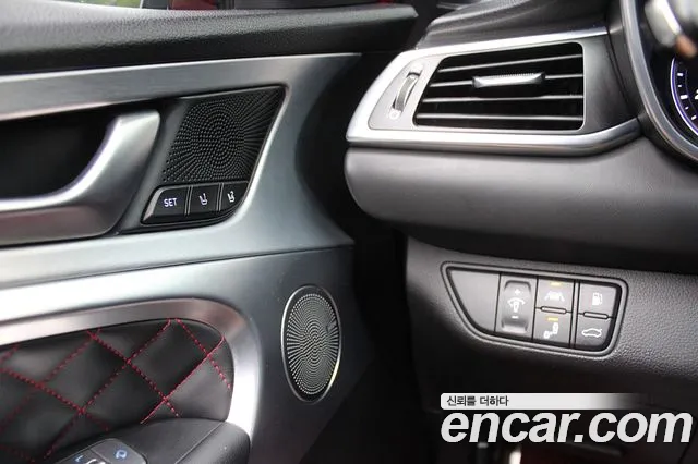 Genesis G70 2018 thumb 10