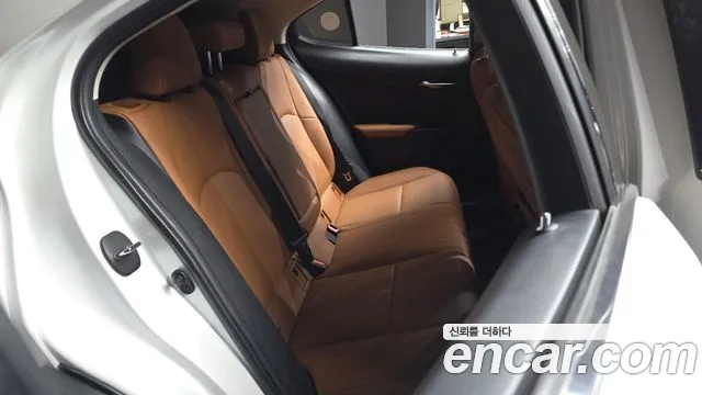 Lexus UX 2019 thumb 11