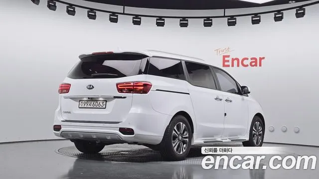 Kia Carnival 2018 thumb 2