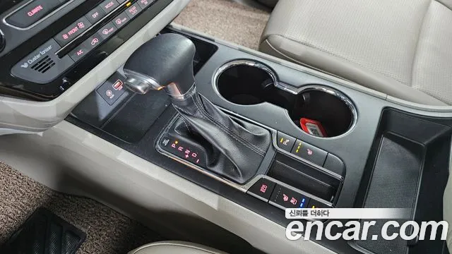 Kia Carnival 2018 thumb 9