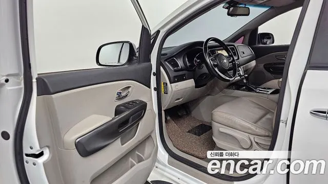 Kia Carnival 2018 thumb 10