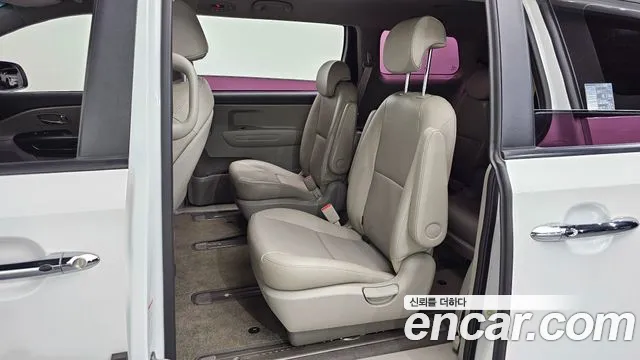 Kia Carnival 2018 thumb 11
