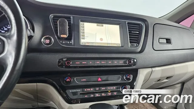 Kia Carnival 2018 thumb 12