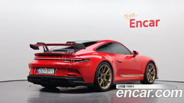 Porsche 911 2021 thumb 2