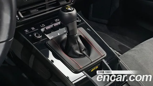 Porsche 911 2021 thumb 9