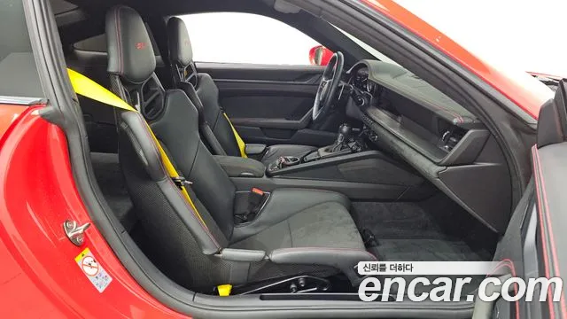 Porsche 911 2021 thumb 11