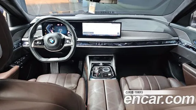 BMW 7-Series 2023 thumb 7