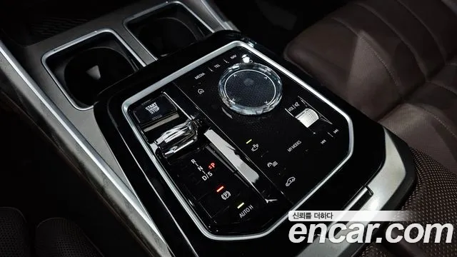 BMW 7-Series 2023 thumb 9